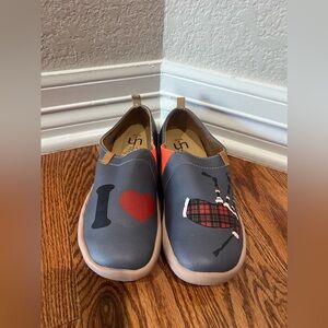 🛑SOLD OUT 🛑Women Size 8 UIN Slip On Shoes Canvas Comfortable Loafer